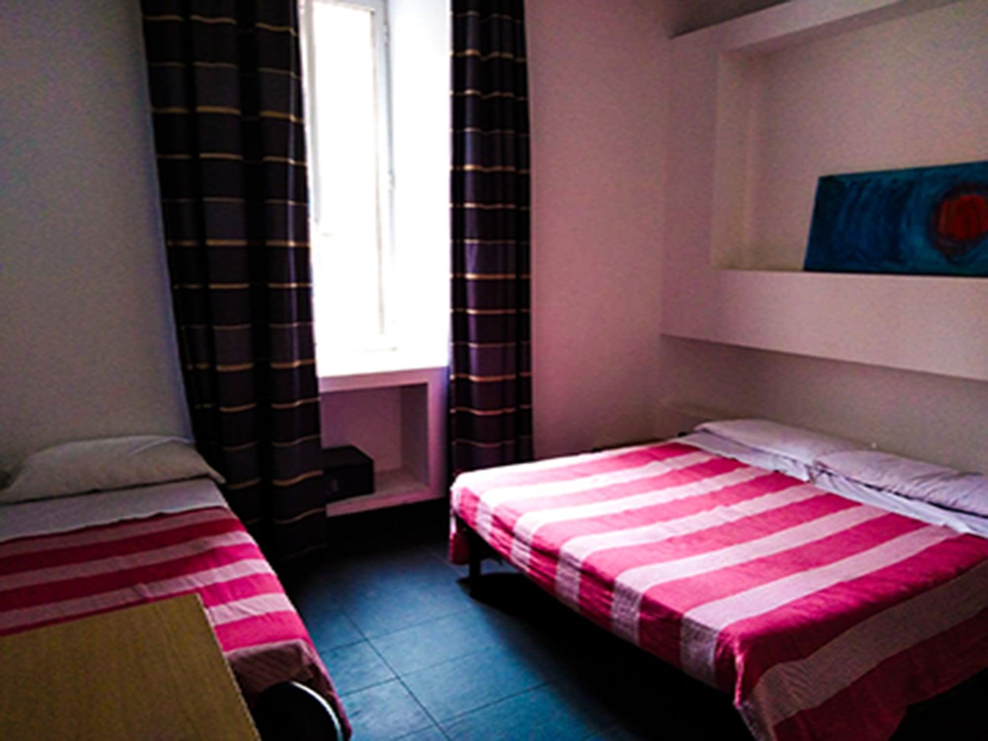 M&J Place Hostel Рим Екстер'єр фото