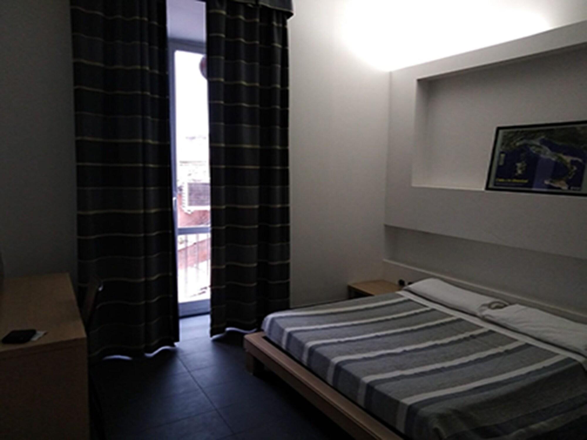 M&J Place Hostel Рим Екстер'єр фото