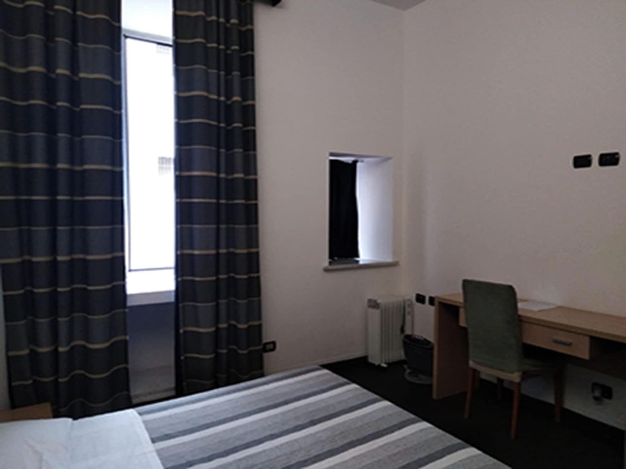 M&J Place Hostel Рим Екстер'єр фото