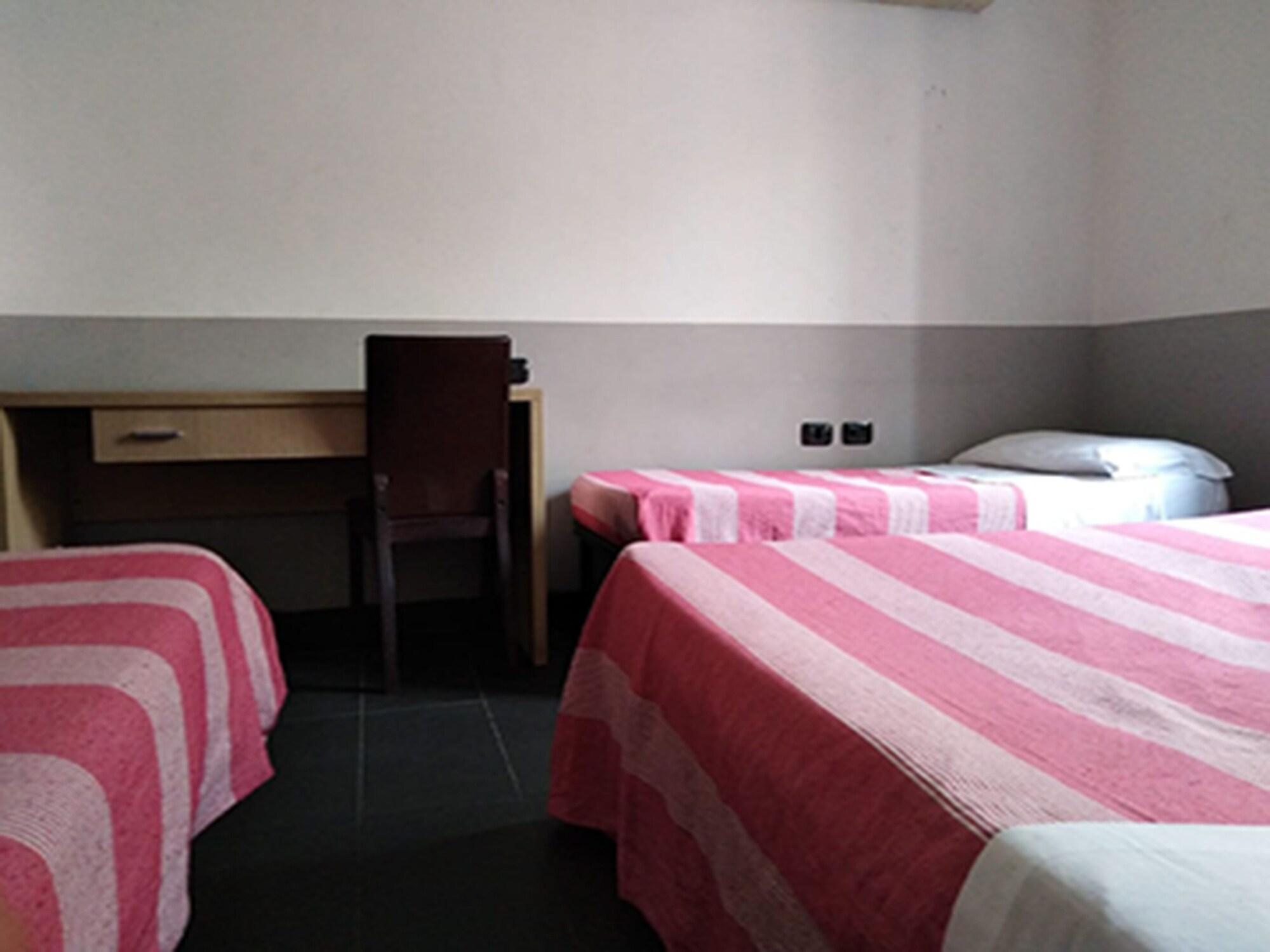 M&J Place Hostel Рим Екстер'єр фото