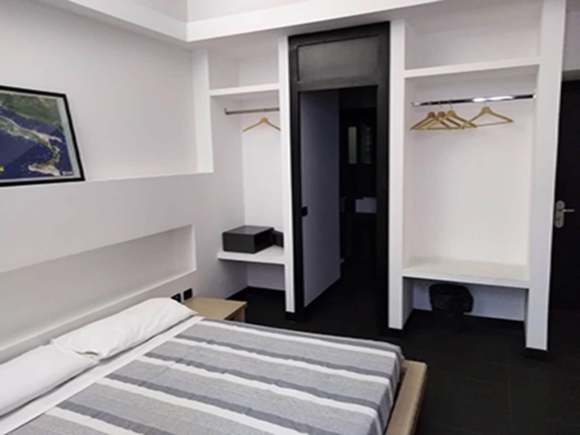 M&J Place Hostel Рим Екстер'єр фото