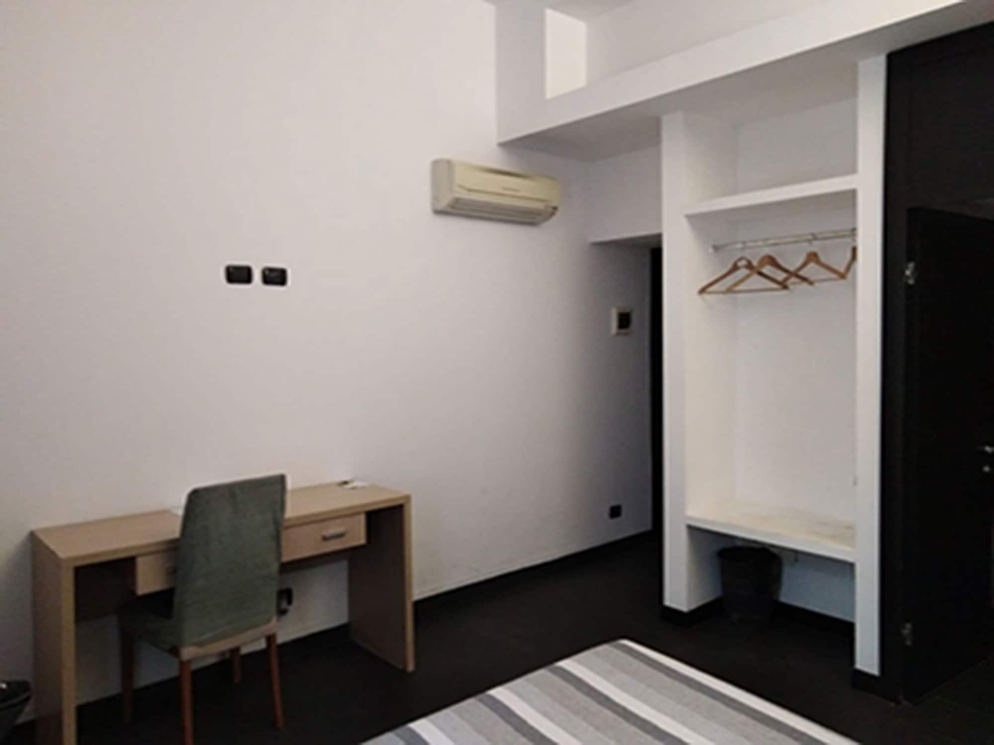 M&J Place Hostel Рим Екстер'єр фото