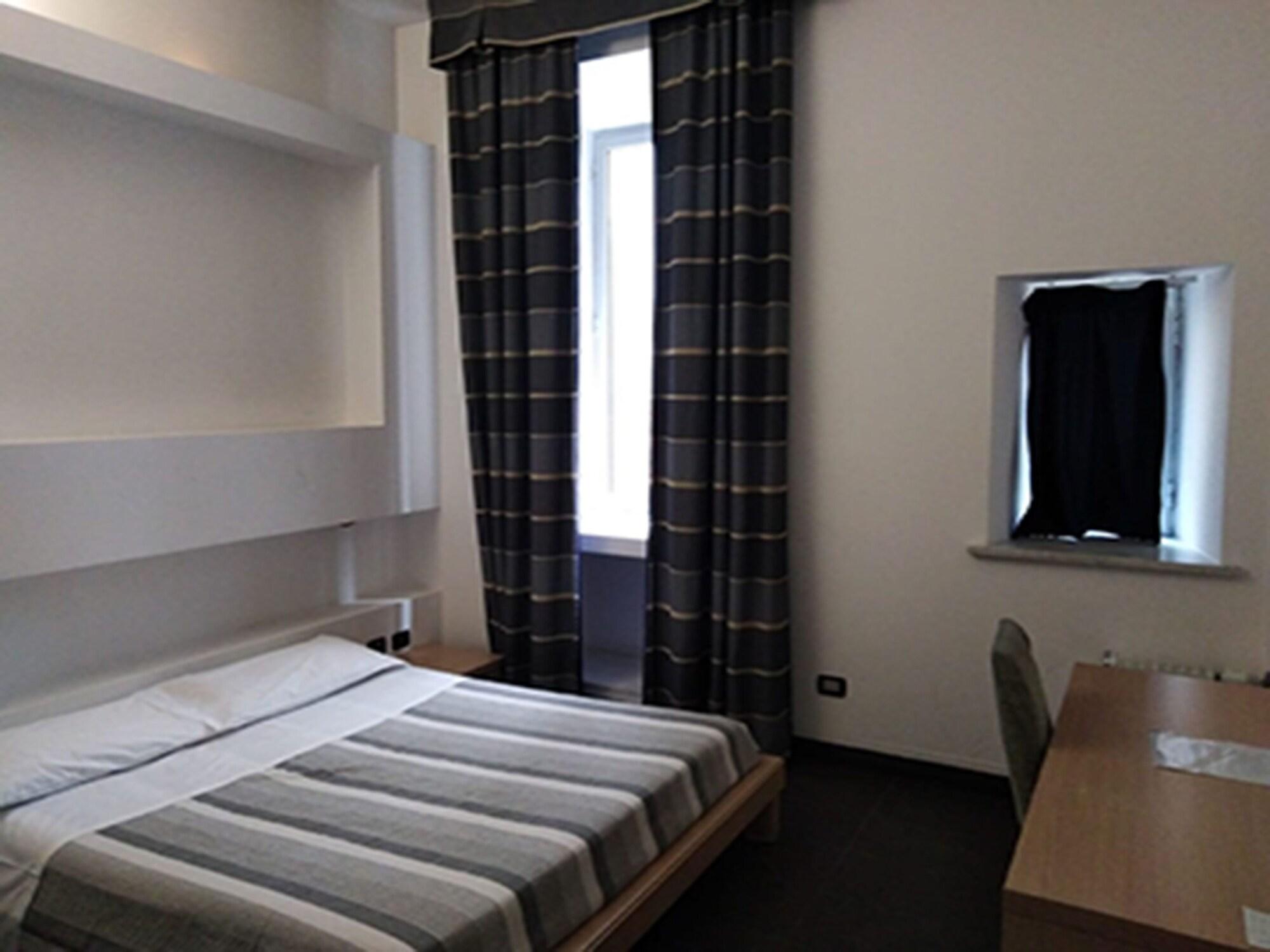 M&J Place Hostel Рим Екстер'єр фото