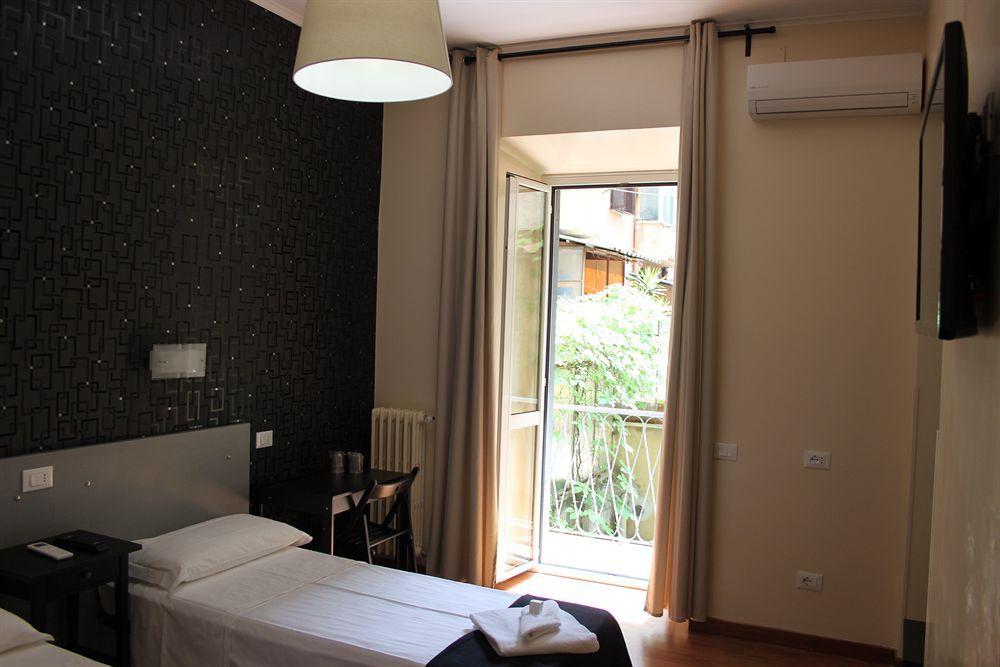 M&J Place Hostel Рим Екстер'єр фото