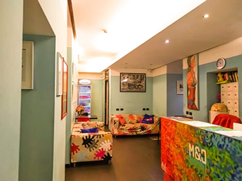 M&J Place Hostel Рим Екстер'єр фото