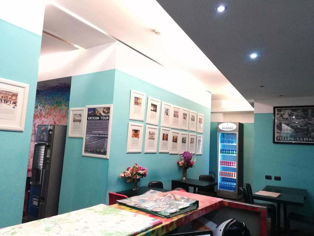 M&J Place Hostel Рим Екстер'єр фото