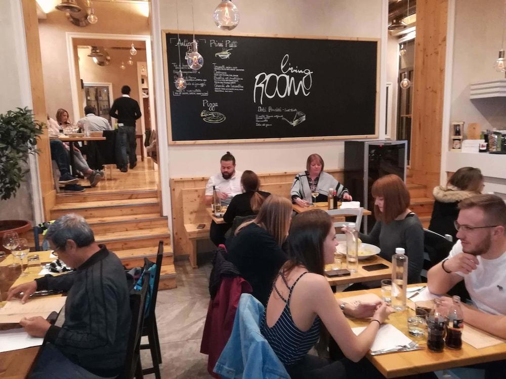 M&J Place Hostel Рим Екстер'єр фото