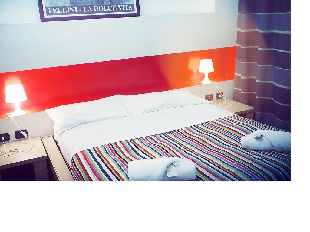 M&J Place Hostel Рим Екстер'єр фото