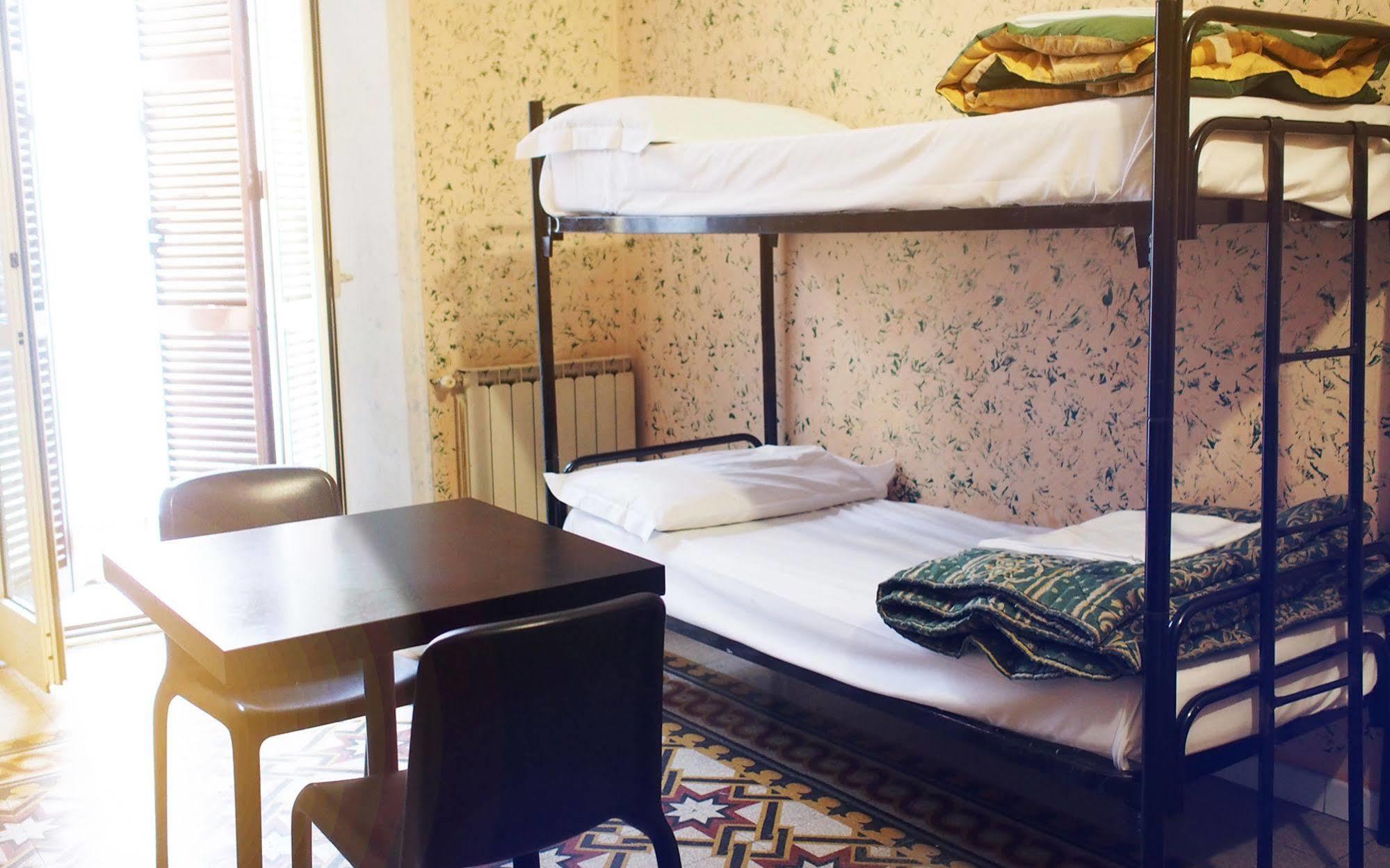 M&J Place Hostel Рим Екстер'єр фото