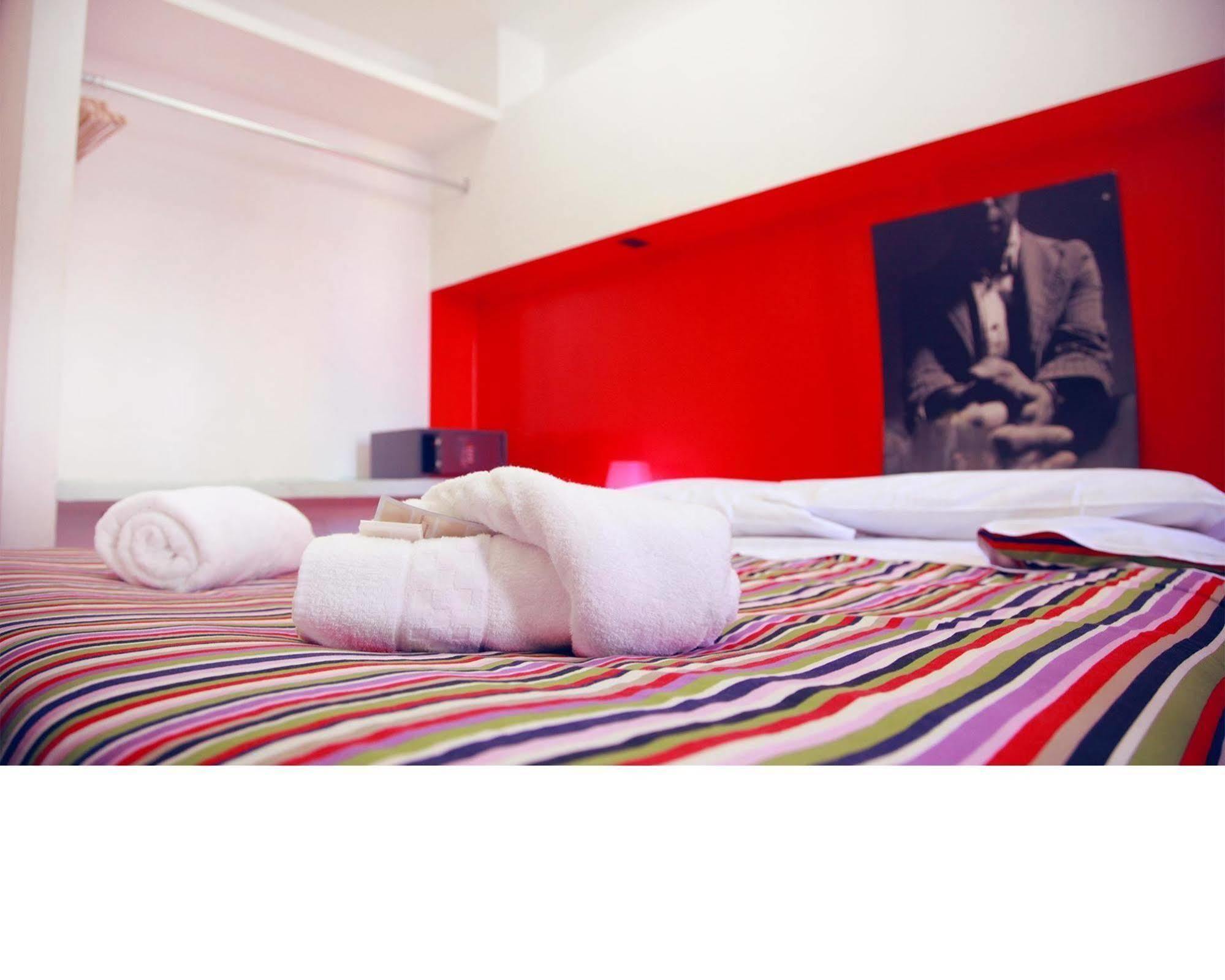 M&J Place Hostel Рим Екстер'єр фото