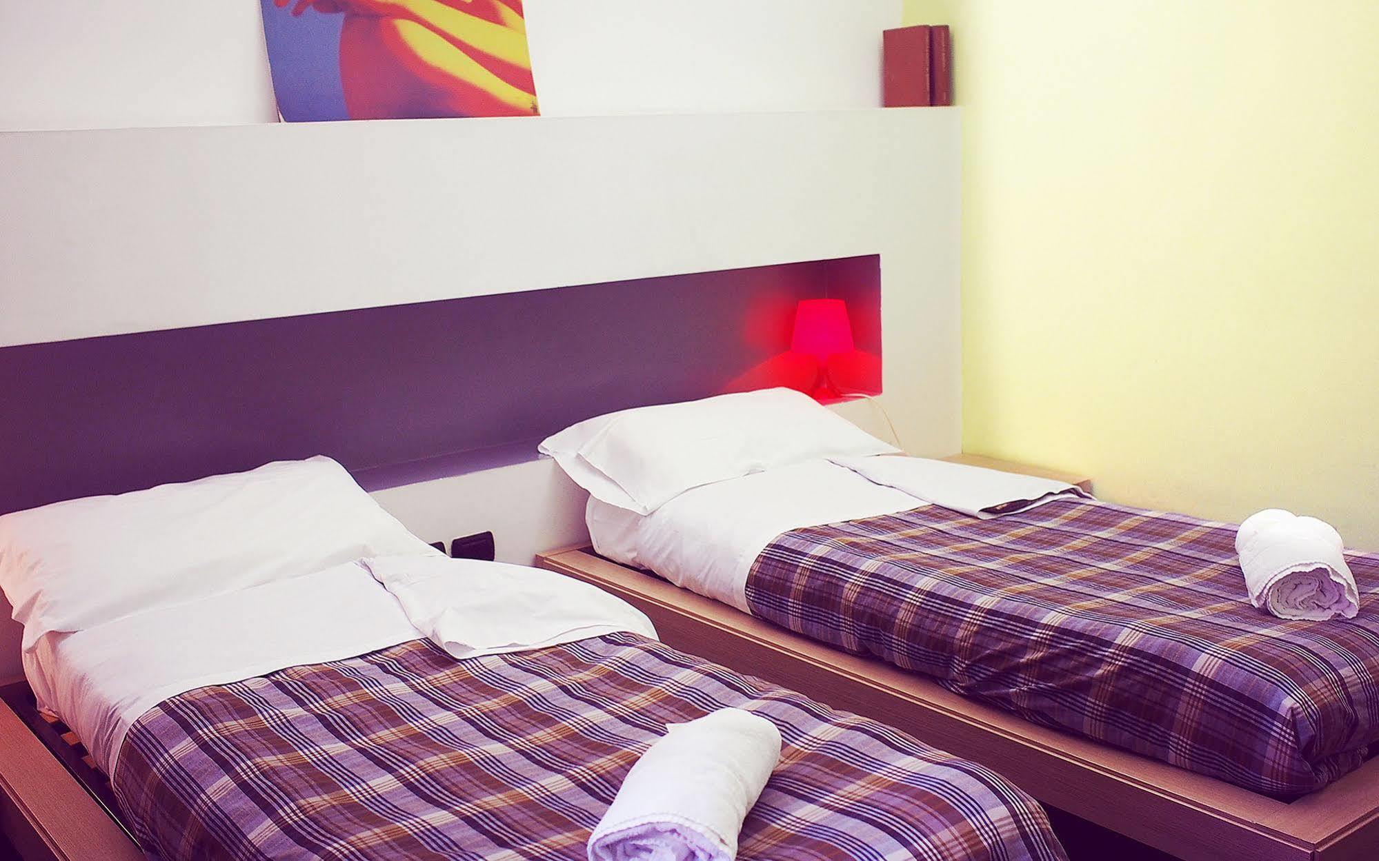 M&J Place Hostel Рим Екстер'єр фото