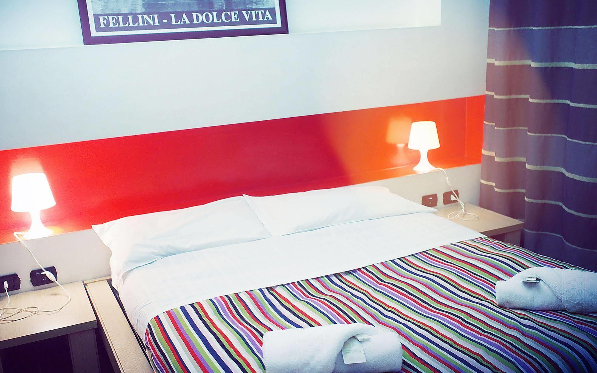 M&J Place Hostel Рим Екстер'єр фото