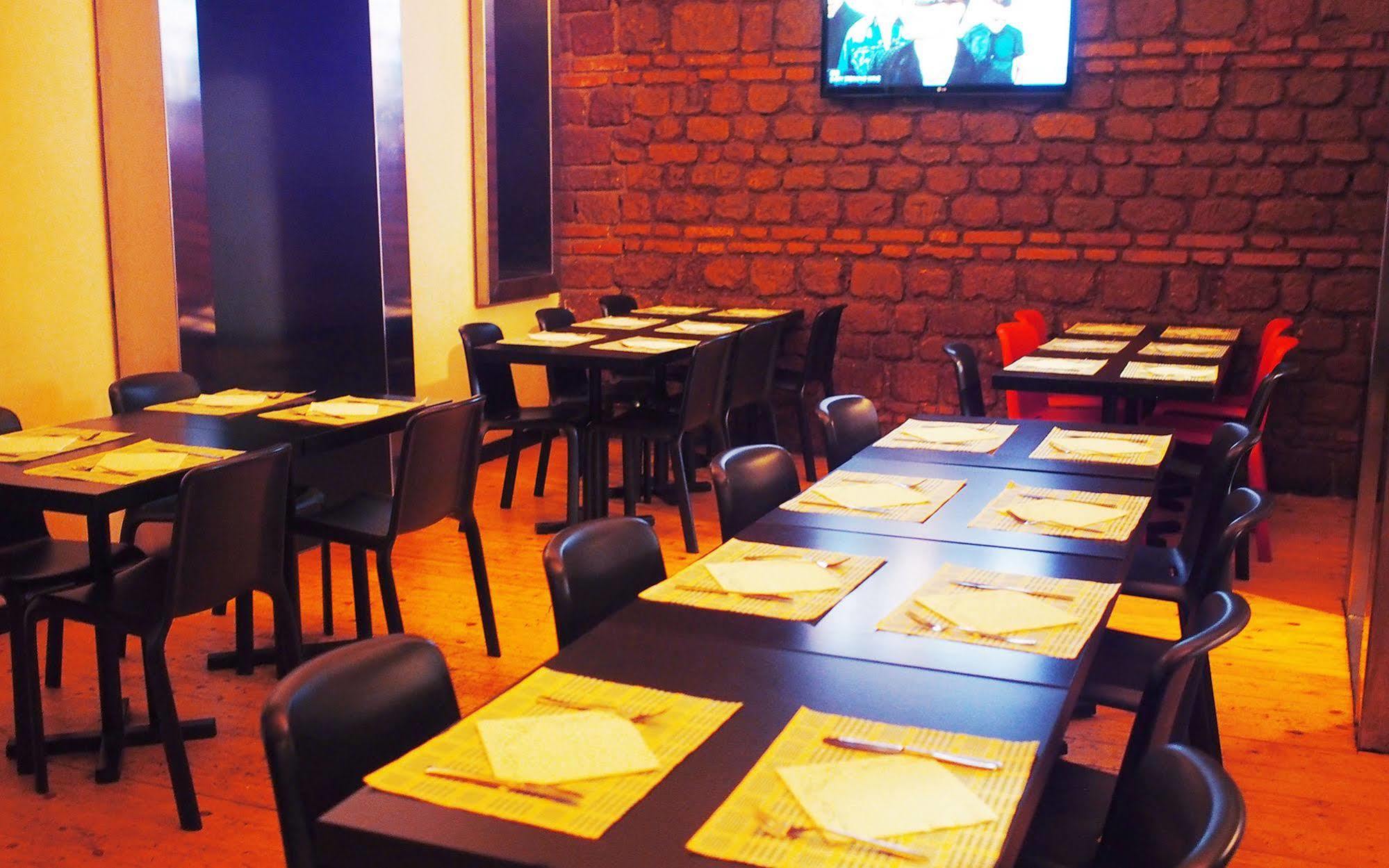 M&J Place Hostel Рим Екстер'єр фото